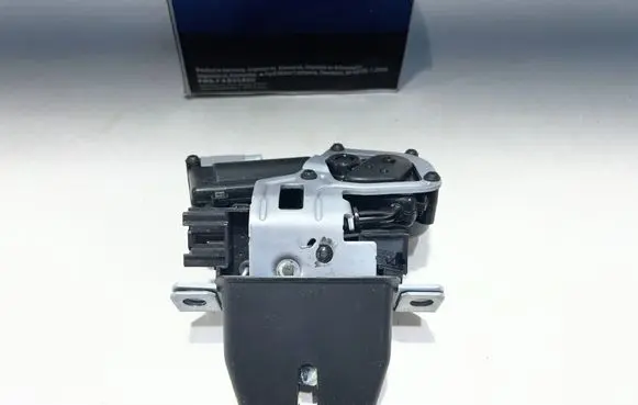 Ford Puma Tailgate lock latch 01041335240