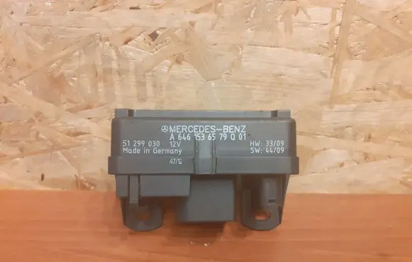 Mercedes-Benz C W203 Glow plug pre-heat relay 2270 51299030