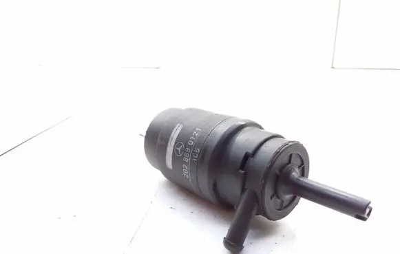 Mercedes-Benz C W202 Windscreen/windshield washer pump 2028690121