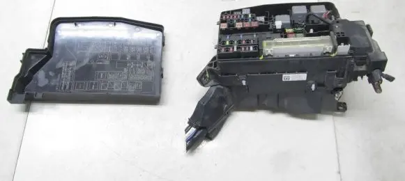 Toyota Verso Fuse box set 82111-0FM90