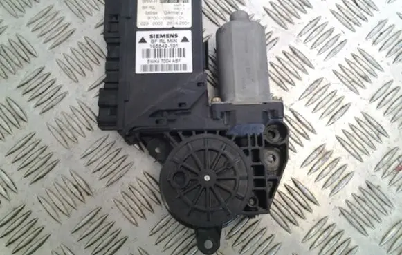 Audi RS4 Front door window regulator motor 8E2959801B