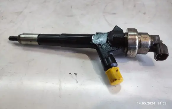 Opel Mokka Fuel injector 55567729