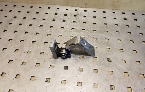 Volkswagen PASSAT B5.5 Front door upper hinge