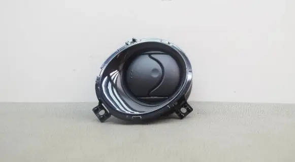 Nissan Juke I F15 Dashboard air vent grill cover trim 687601KE0A