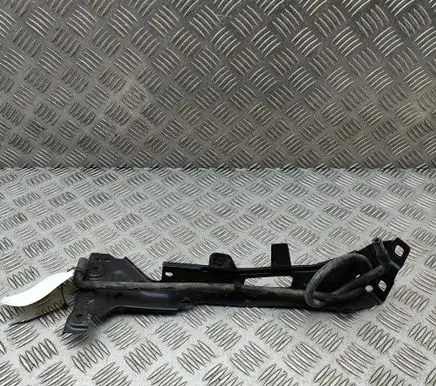 Audi A4 Allroad B9 Fender mounting bracket 8W0821136C