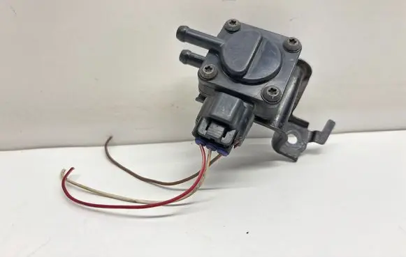 Toyota Avensis T250 Exhaust gas pressure sensor 8948020030 1290 3J01