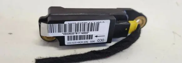 Mercedes-Benz S W220 Airbag deployment crash/impact sensor 2208204426 00000307211 000302079111483