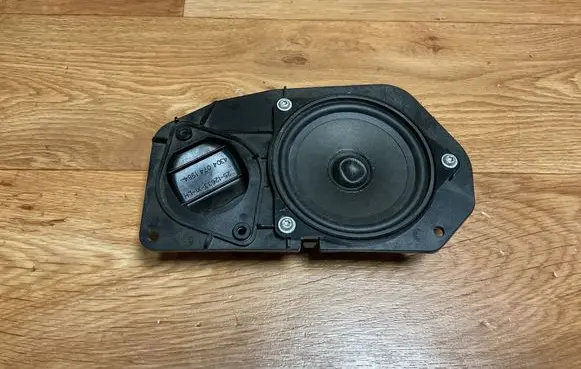 BMW 5 E60 E61 Parcel shelf speaker 9141495 18820010 900475430015