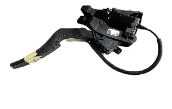 Accelerator throttle pedal