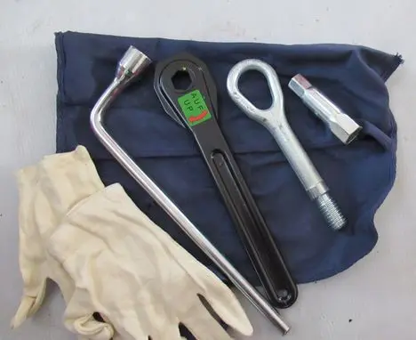 Mercedes-Benz A W169 Tool set A1685830715