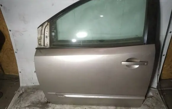 Nissan Quest Front door rudos