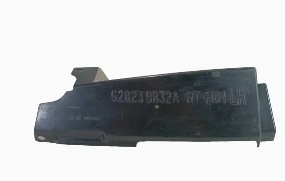 Nissan Qashqai Radiator trim 62823BR32A