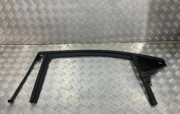 Opel Mokka B Rear door window/glass frame 9834497780