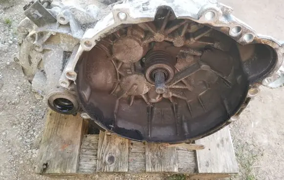 Manual 5 speed gearbox