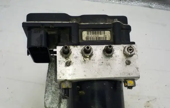 Skoda Roomster (5J) ABS Pump 6R0614117D 0265231945 6R0907379C