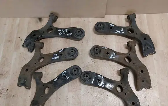 Toyota Auris 150 Front upper control arm/wishbone 