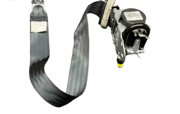 Nissan Juke I F15 Front seatbelt 617969900A 6167590A