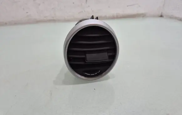 Mercedes-Benz GL X164 Dashboard side air vent grill/cover trim A1648301954