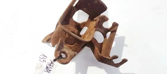 Chrysler Voyager Engine mounting bracket
