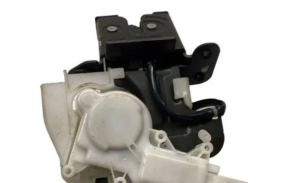 Mazda 3 I Tailgate/trunk/boot lock/catch/latch B6701