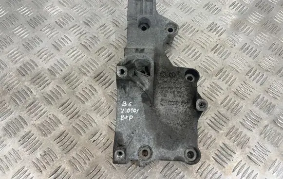 Volkswagen PASSAT B6 Generator/alternator bracket 03G903143F