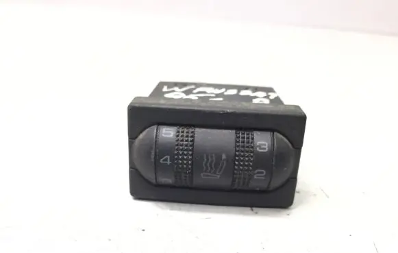 Volkswagen PASSAT B4 Seat heating switch 3A0963563