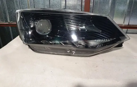 Skoda Fabia Mk3 (NJ) Headlight/headlamp