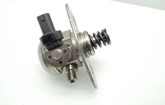 BMW 5 G30 G31 G38 Fuel injection high pressure pump 8601015 13518601015 0261520374