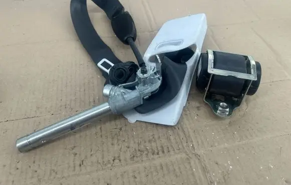 Opel Corsa E Front seatbelt 13427744