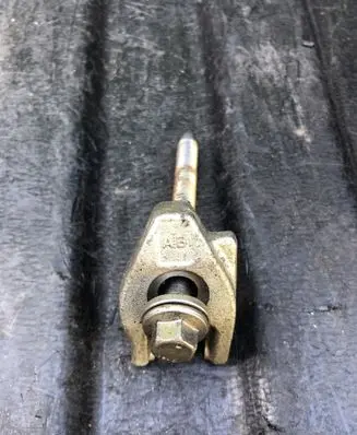 Infiniti FX Fuel Injector clamp holder