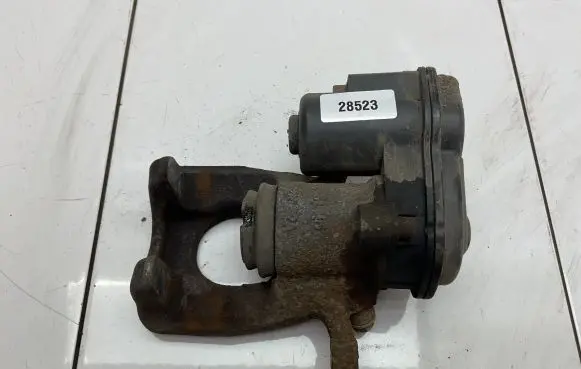 Nissan X-Trail T32 Rear brake caliper
