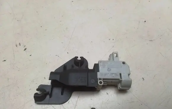 Fuel tank cap lock motor
