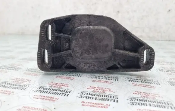 Audi A4 S4 B6 8E 8H Engine mounting bracket 8E0199335A