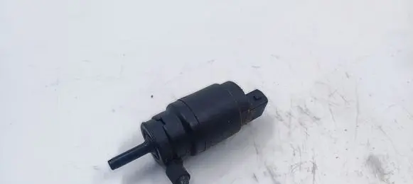 Volkswagen PASSAT B5 Windscreen/windshield washer pump 1H555651