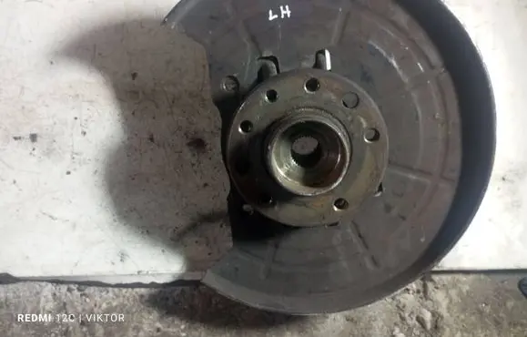 Opel Meriva B Front wheel hub spindle knuckle