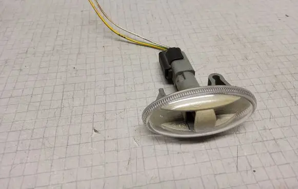 Peugeot 307 Front fender indicator light