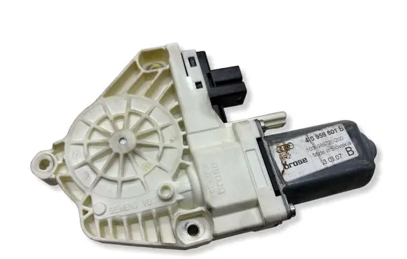 Audi Q7 4L Rear door window regulator motor 4L0959801B
