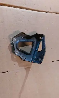 Audi A6 S6 C6 4F Fender mounting bracket 4F0821136A