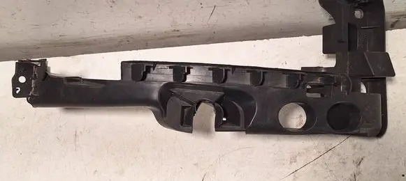 Audi A3 S3 8P Headlight/headlamp mounting bracket 8P0805608 2003362