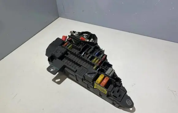 BMW 5 E60 E61 Fuse box set 6906588 518811047