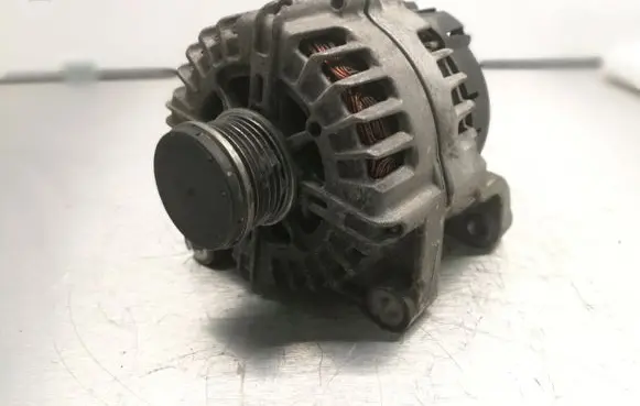 BMW 3 E90 E91 Generator/alternator 8507623