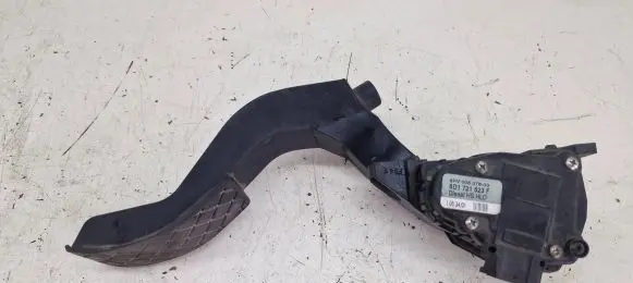 Volkswagen PASSAT B5.5 Accelerator throttle pedal 8D1721523F 6PV00837603