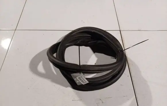 Mercedes-Benz B W245 Rubber seal front coupe door 