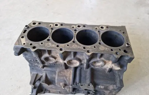 Mitsubishi Pajero Sport I Engine block 