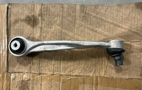 Audi Q7 4M Front upper control arm/wishbone 4M0407510C