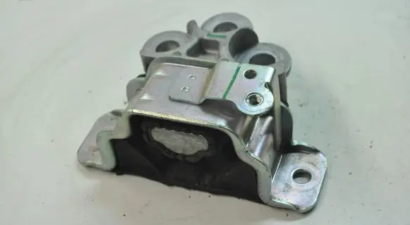 Fiat Tipo Engine mount bracket