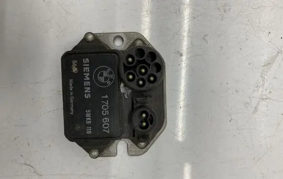 Audi 80 90 B2 Ignition amplifier control unit 1705607