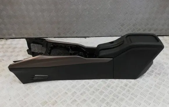 Peugeot 2008 I Center console
