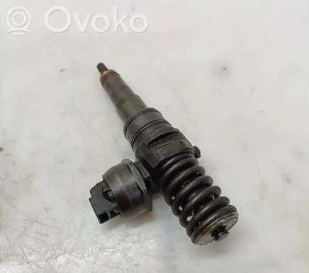 Volkswagen Touran I Fuel injector 038130073BN