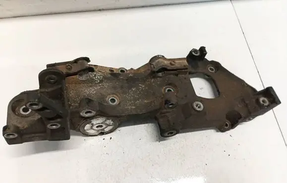 Engine mounting bracket
